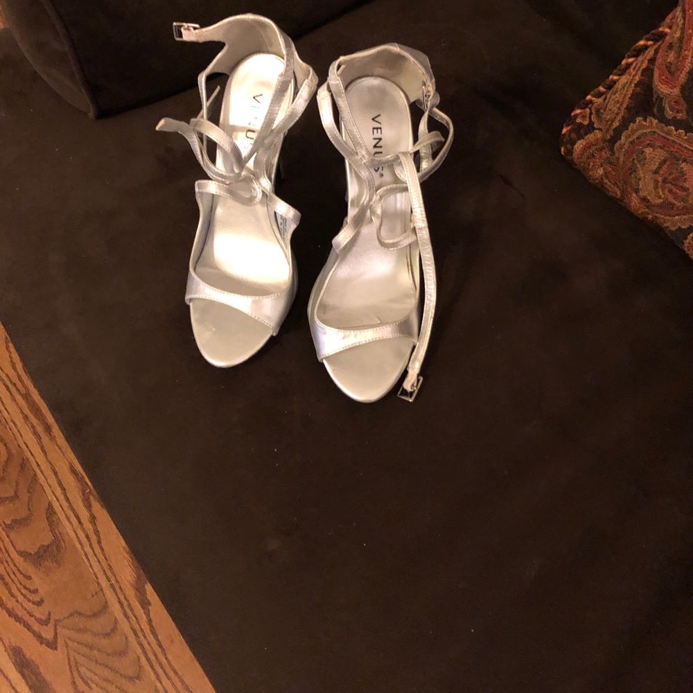 Silver 5 inch strappy sandals-Size 7M